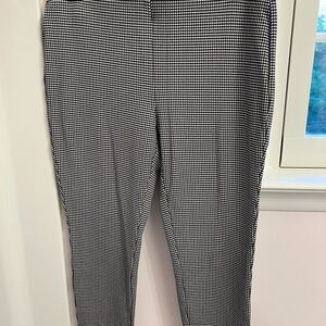 Chico's Black and White Houndstooth Womens Straight legged Dress Pants/Jeggings